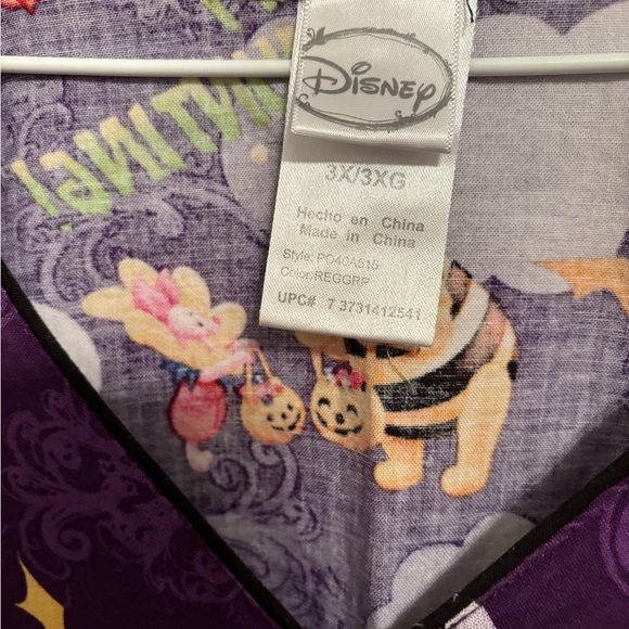 2 Disney Halloween scrub tops 3XL - Picture 3 of 7